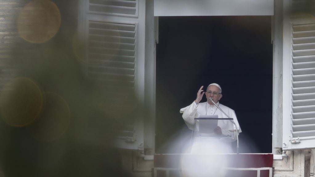 Papa Francisco durante misa