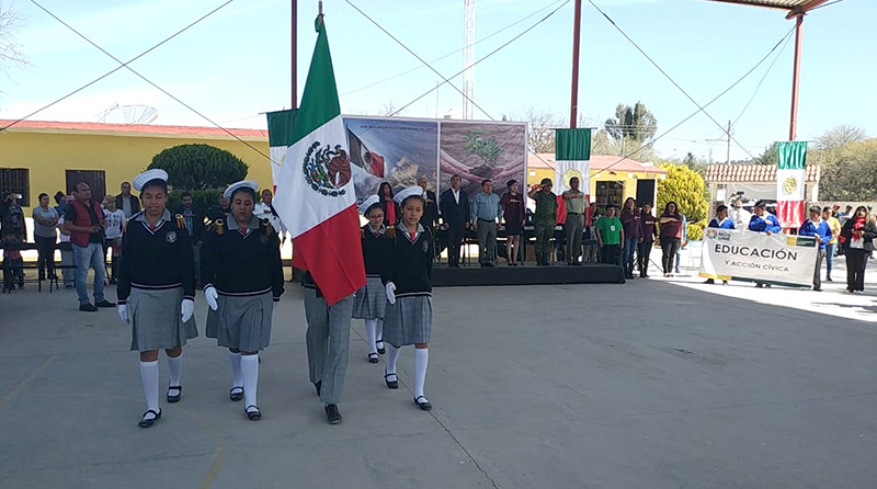 Ceremonia de quema de banderas en La Tinaja