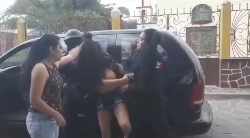 menor es detenida con violencia en Tierra Nueva