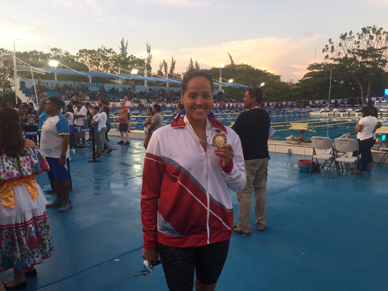 REBECA OVIEDO GANA ORO