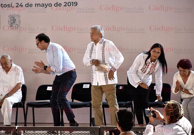gira amlo slp