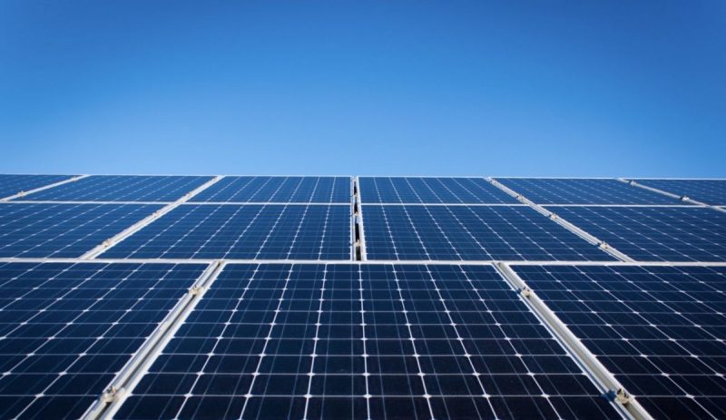 paneles solares emiratos arabes