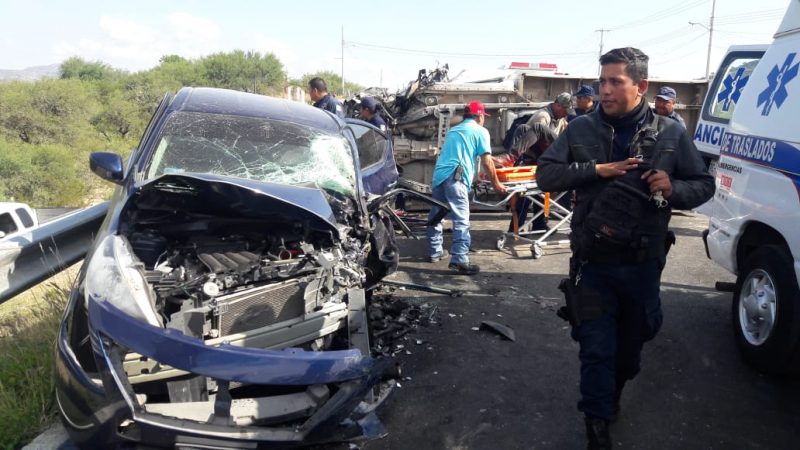 accidente en la carretera a ahualulco 5 heridos 4