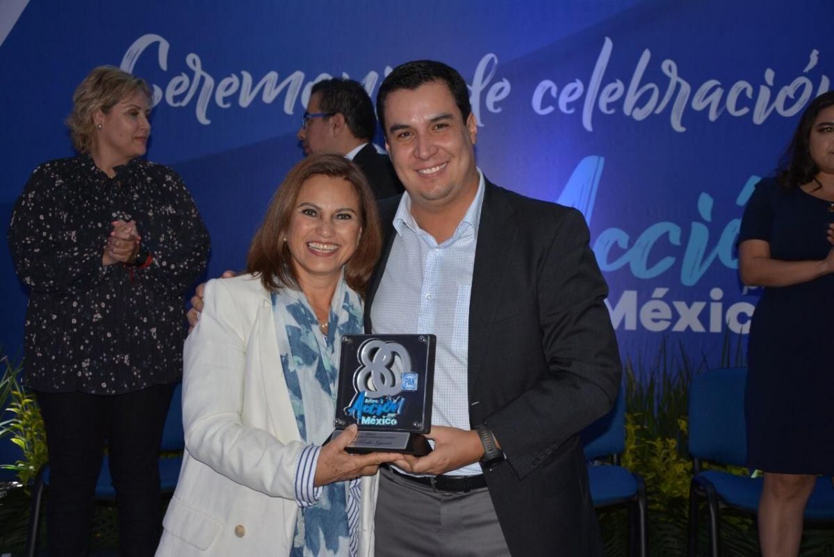 Juan Francisco Aguilar, líder del PAN premia a la militancia