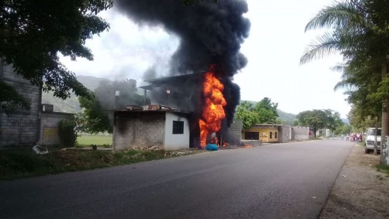 Explota depósito clandestino de gasolina en Tamasopo - Código San Luis