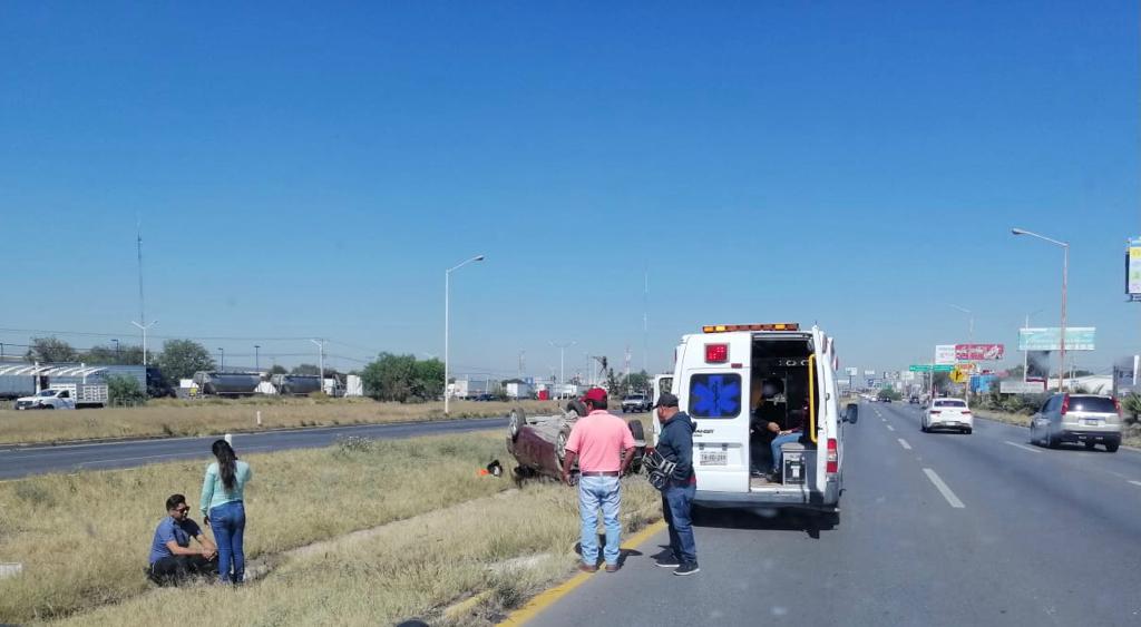 volcadura carretera querétaro-san luis - dos lesionados
