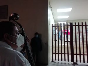 serenata al personal de salud del Hospital General de Valles