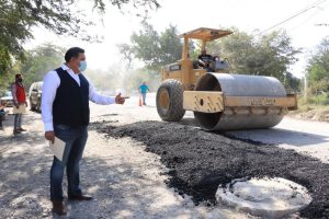 supervisan bacheo en Valles