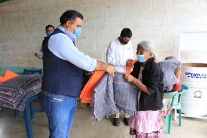 entrega de apoyos josé guadalupe contreras pérez 