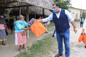 entrega de apoyos josé guadalupe contreras pérez 
