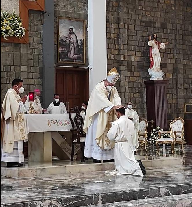 ordenan sacerdote en catedral ciudad valles