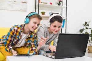 niños-juegan-online