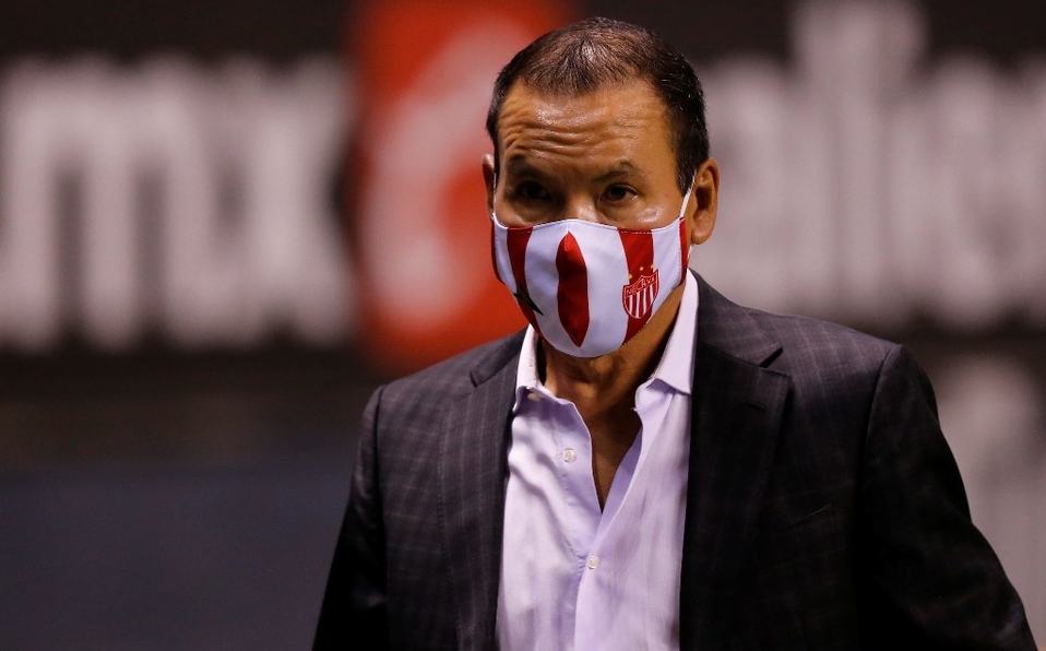 profe-cruz-necaxa