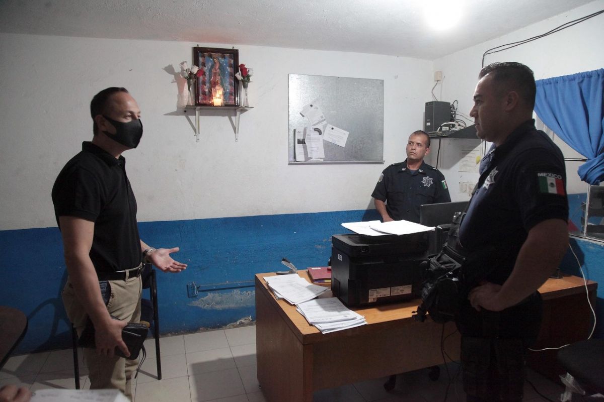 policías