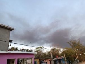 Incendio recicladora de Ébano fuera de control