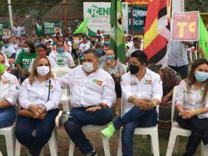 Promete Gallardo arreglar los caminos de la huasteca