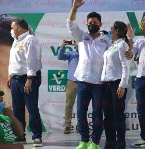 Promete Gallardo arreglar los caminos de la huasteca