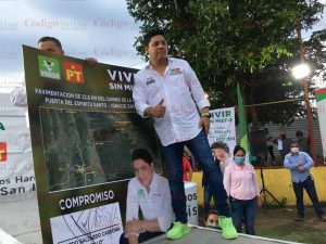 Promete Gallardo arreglar los caminos de la huasteca
