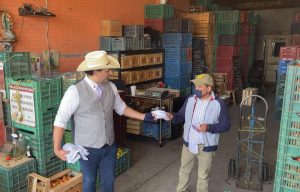 Adrián Esper visita central de abastos 