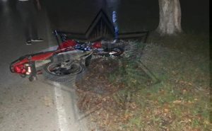 motociclista chocó contra patrulla estatal 