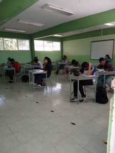 alumnos en clase Covid-19