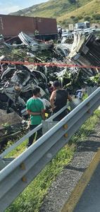 Volcadura tráiler un muerto