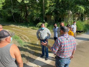 David Medina atiende afectados lluvias