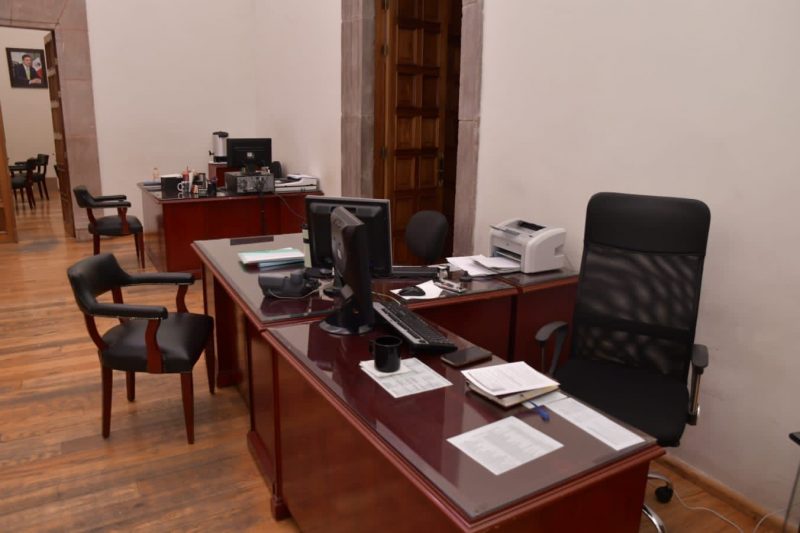 burocratas-oficinas-vacias