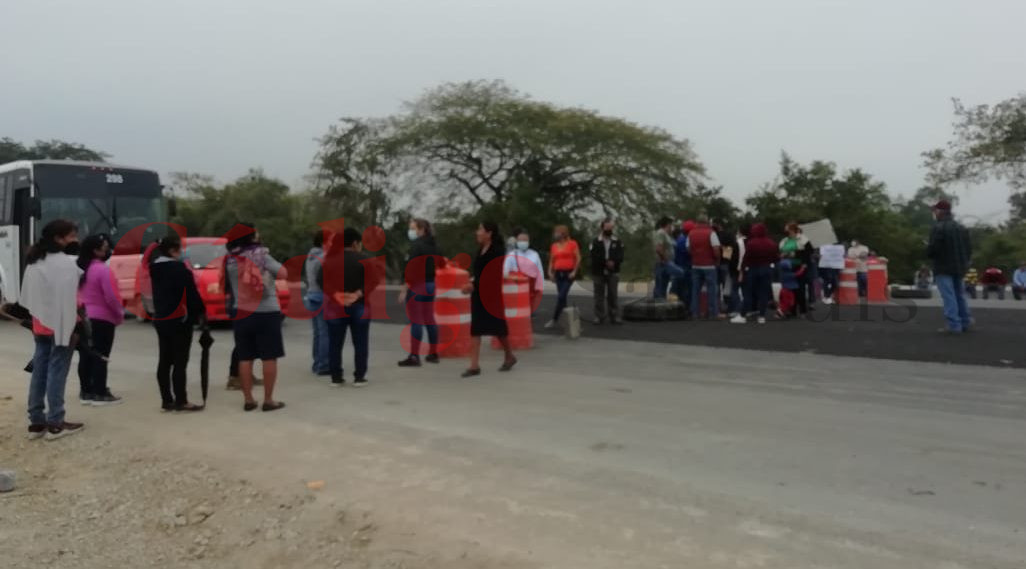 SCT-Bloqueo-carretero-Valles-Tamazunchale