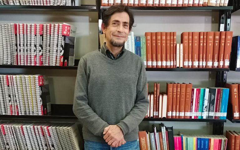 Escritor Carlos Tapia Alvarado