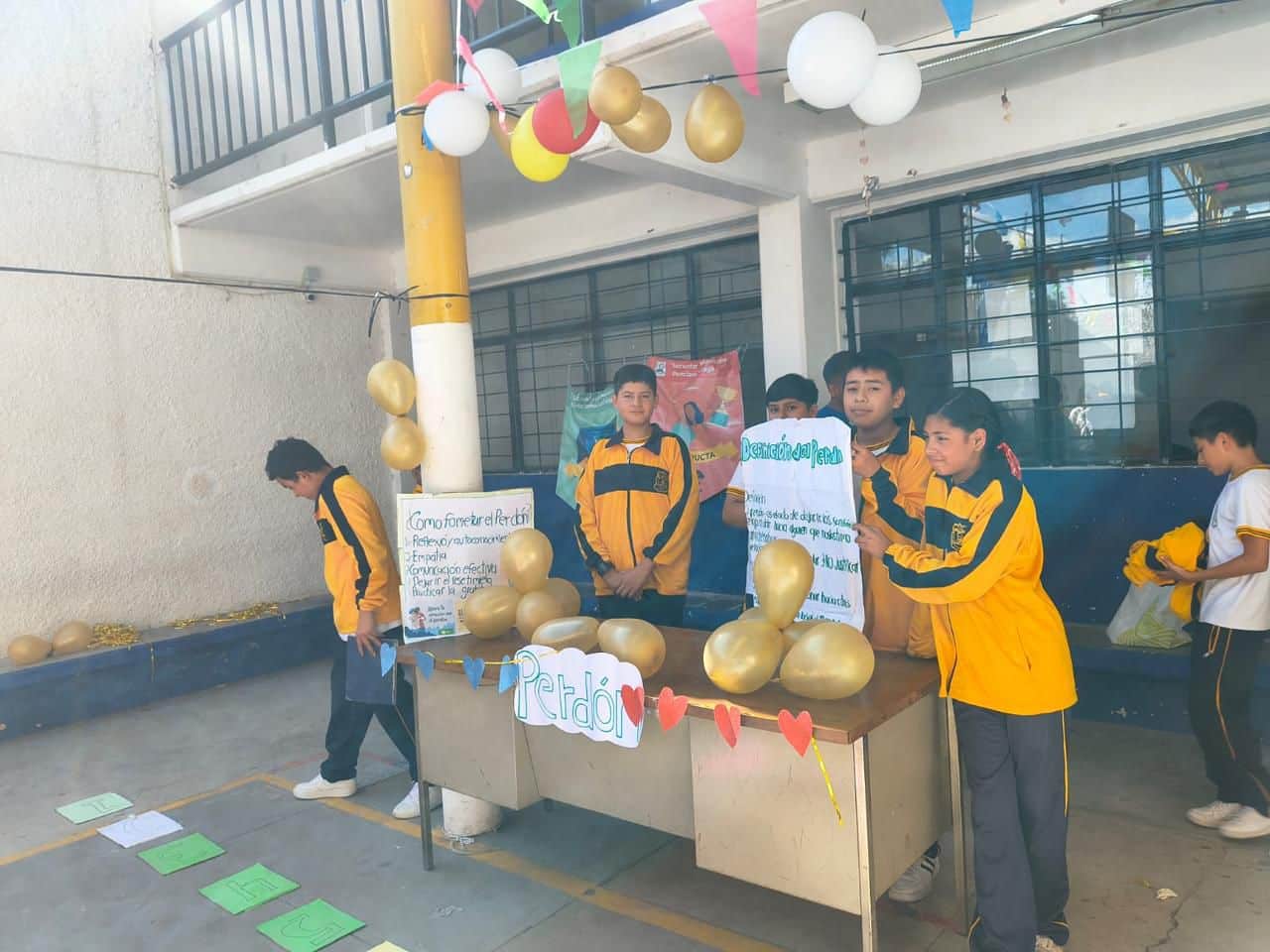Secundaria municipal "Ponciano Arriaga" realiza Feria de Valores