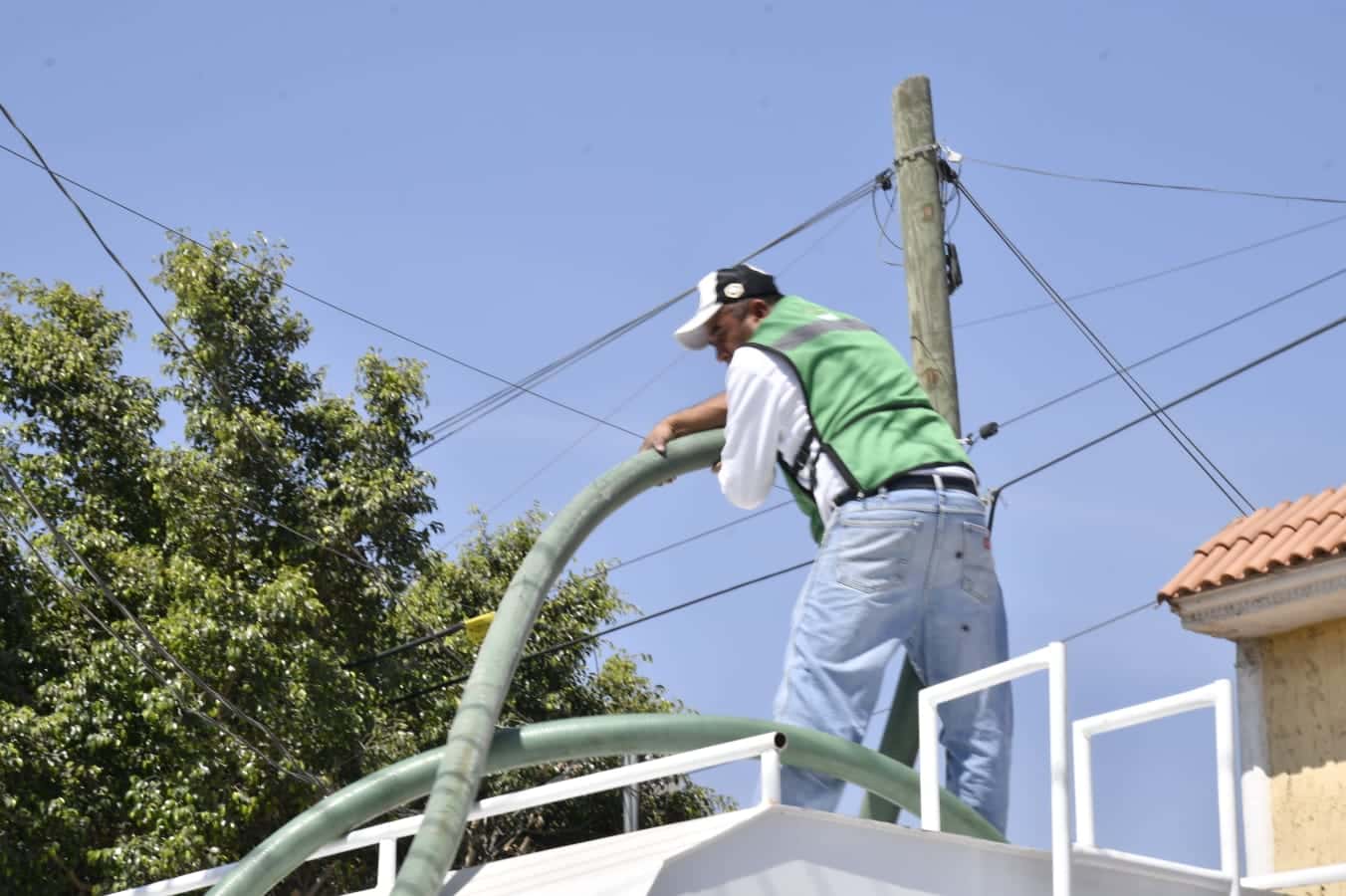 CEA envia agua a colonias afectadas por falla en El Realito