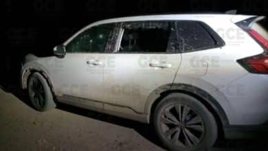 ABANDONARON VEHÍCULO CON ARMAS