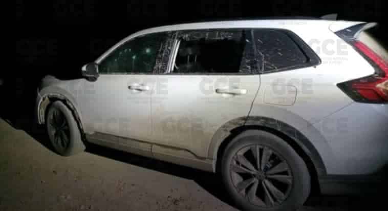 ABANDONARON VEHÍCULO CON ARMAS