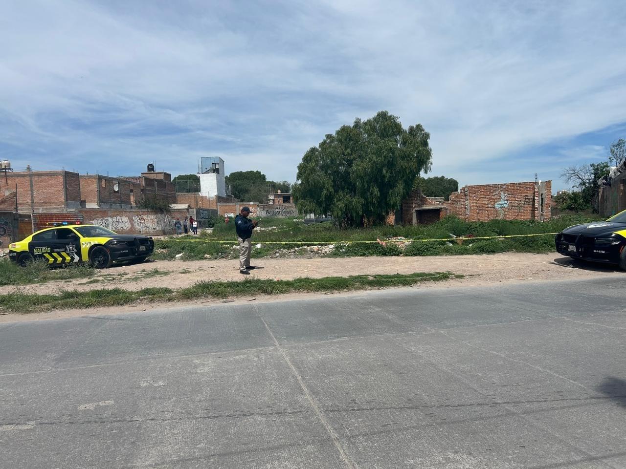 Encontraron cuerpo de hombre colgado, en un baldío, posible suicidio