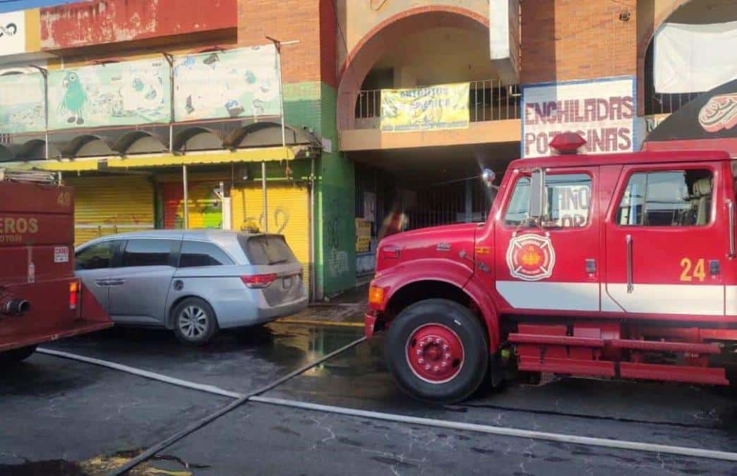 Incendio en mercado de la simón díaz.