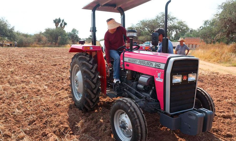 mujeres tractor gobierno municipal slp