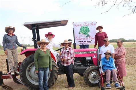 mujeres tractor gobierno municipal slp