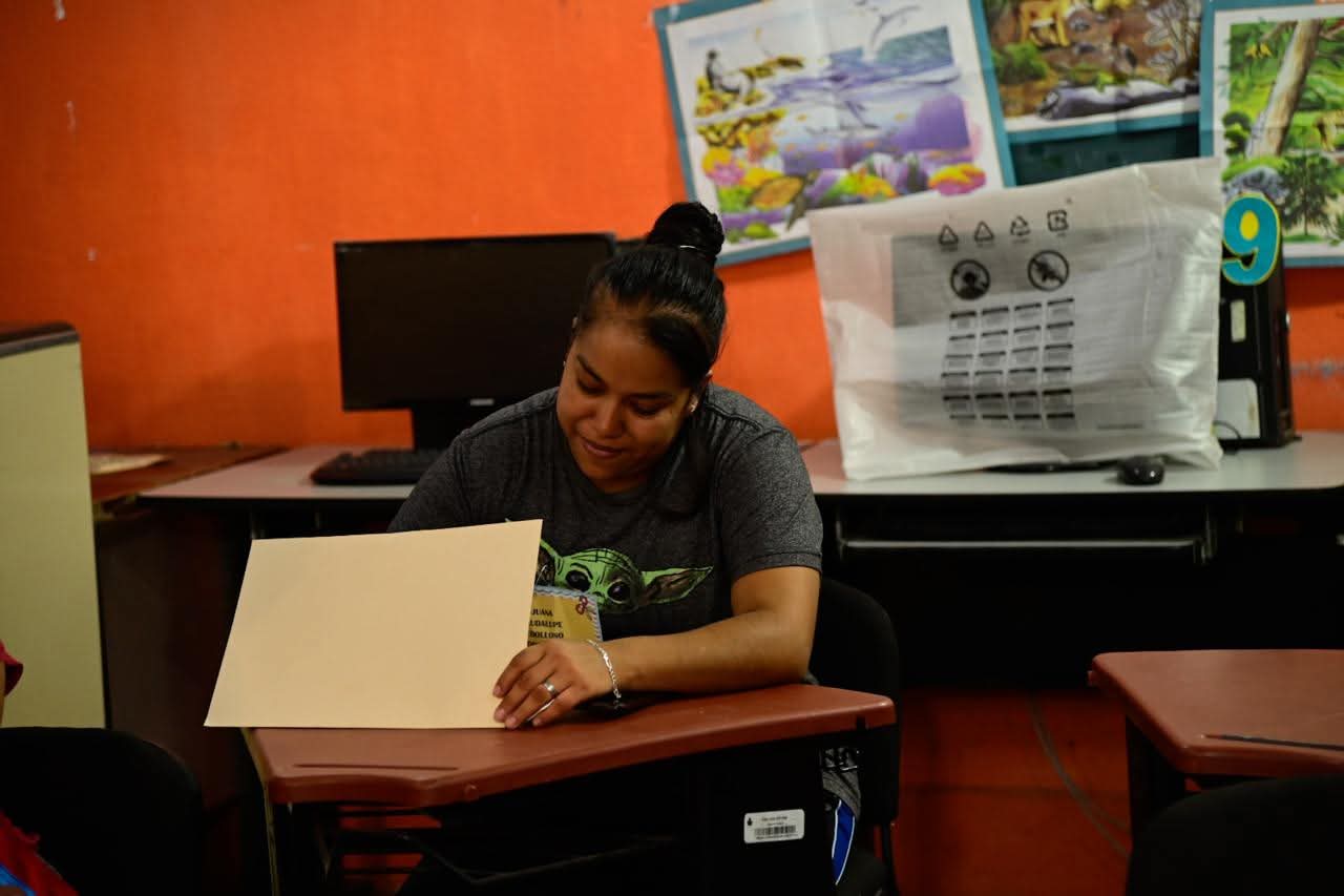 adultos educación básica soledad