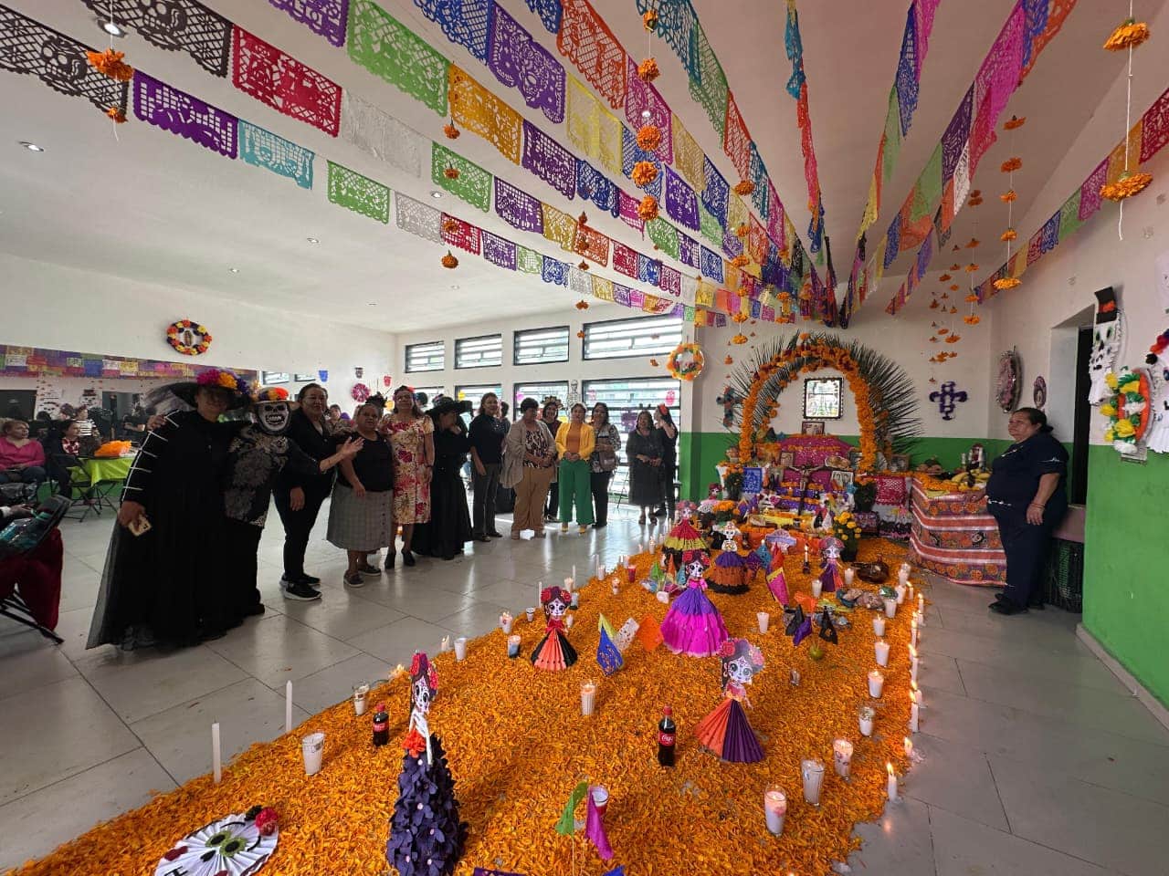 adultos mayores altares de muertos slp