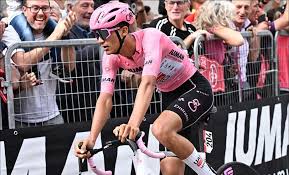 El mexicano Isaac Del Toro sigue como líder general del Giro de Italia, y aumenta su ventaja en la competencia después de cumplir la 14ª etapa buscando mantenerse ahí en el lugar de honor.Por su p