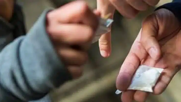 niños venden droga