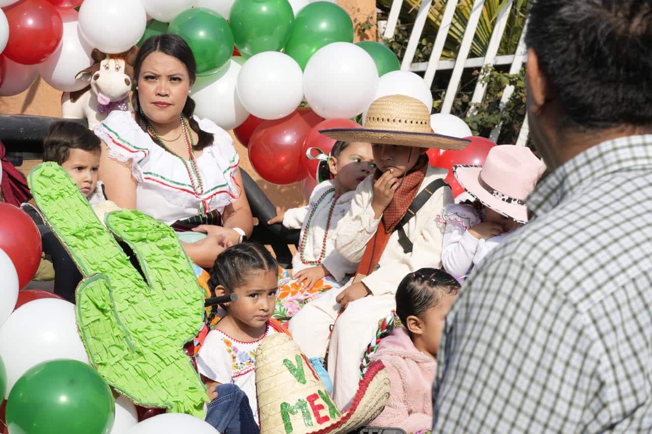 patricia aradillas desfile revolución pozos